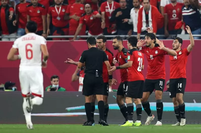 حكم مباراة الأهلي وإنتر ميامي: تساؤلات حول تأثيره على منتخب مصر